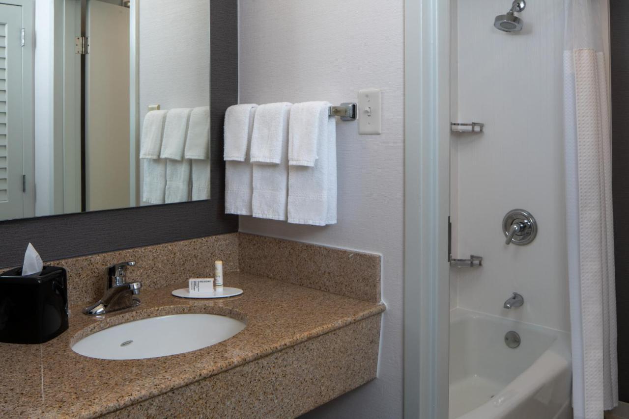 Courtyard By Marriott Memphis East/Park Avenue Hotel Exterior photo